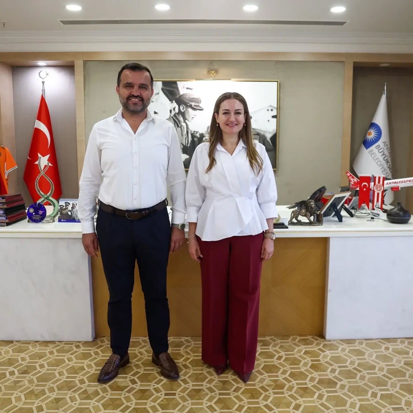 ELMALI SİYASETİNDE HAREKETLİ SAATLER ! - Toros Gazetesi
