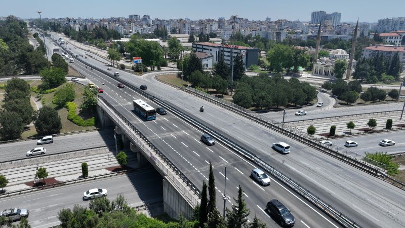 Büyükşehir’den İller Bankası Kavşağı’na sıcak asfalt  - Toros Gazetesi