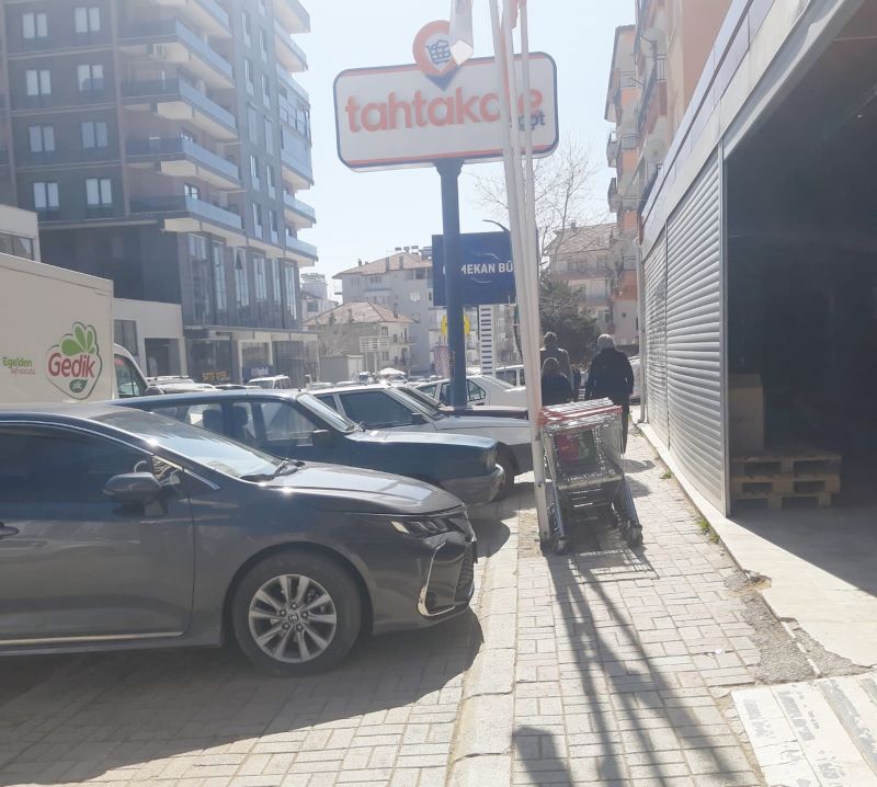 Elmalı’da zabıta kaldırım ve yol işgalleri denetimi yapıyor mu ? - Toros Gazetesi