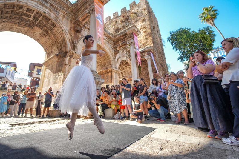 Tarihi Sokaklarda Sanat Şöleni - Toros Gazetesi