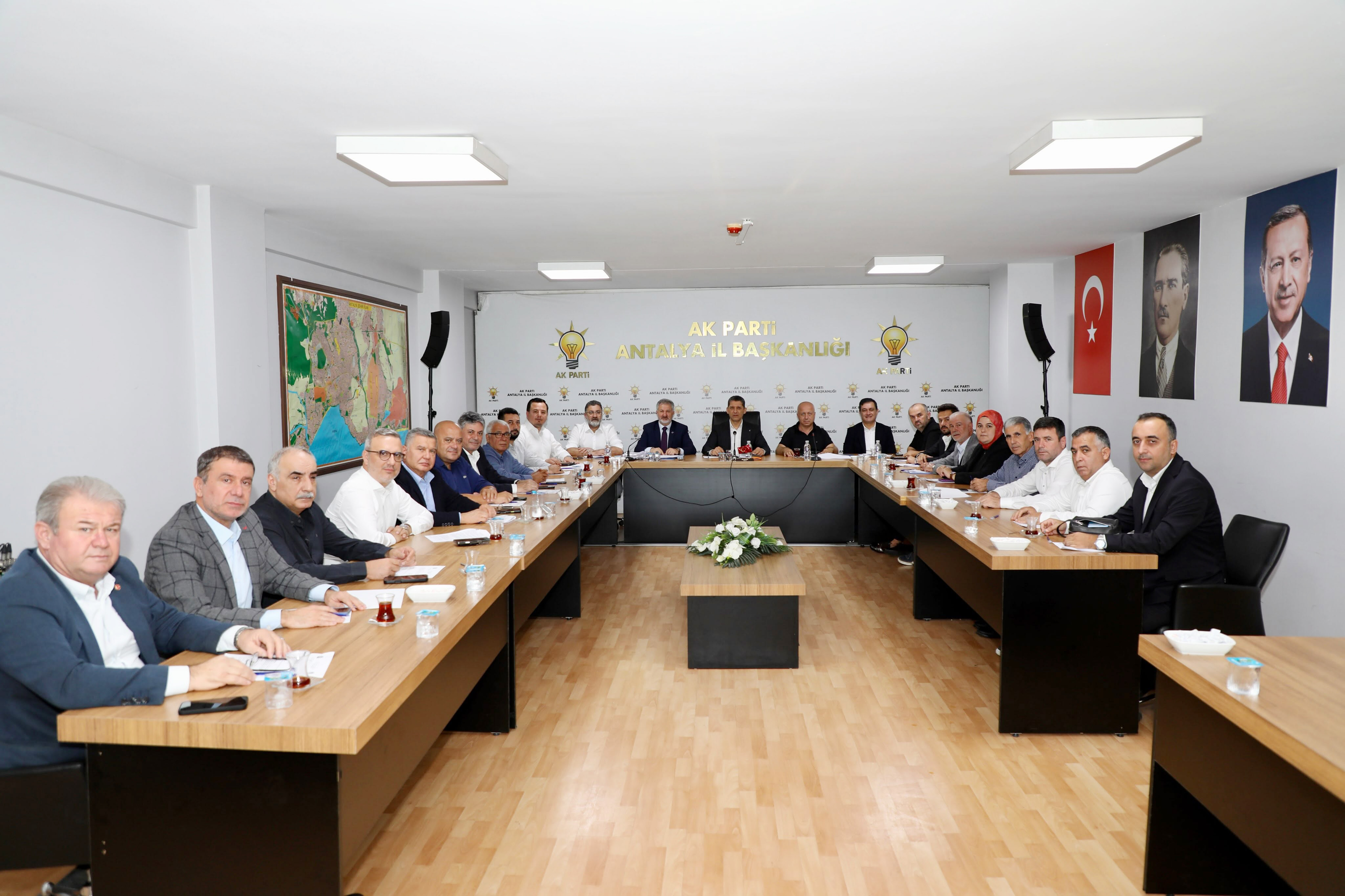 Başkan Öztürk, Ak Parti’de ilk grup toplantısına katıldı - Toros Gazetesi