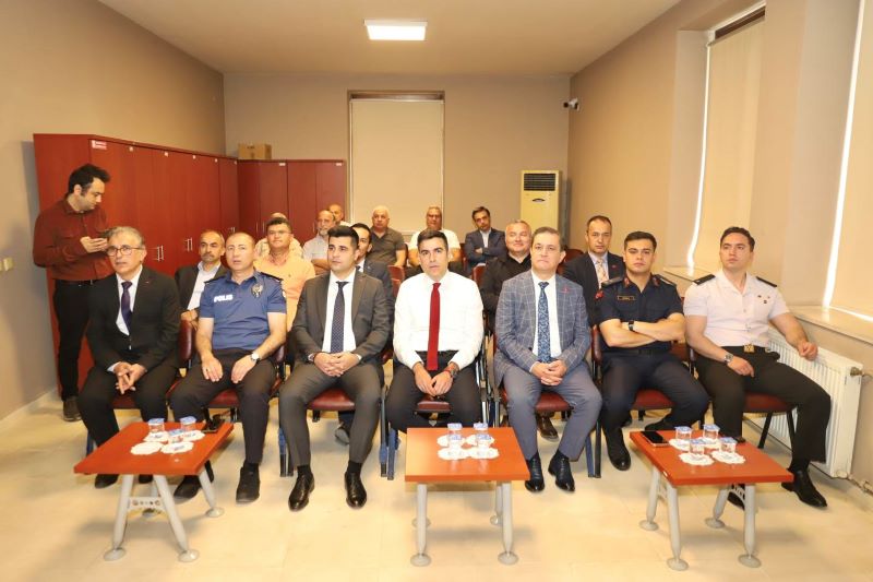 Müze Müdürü Tahir Aksekili’ye: ‘Daha küçük bir salon bulamadın mı ? - Toros Gazetesi