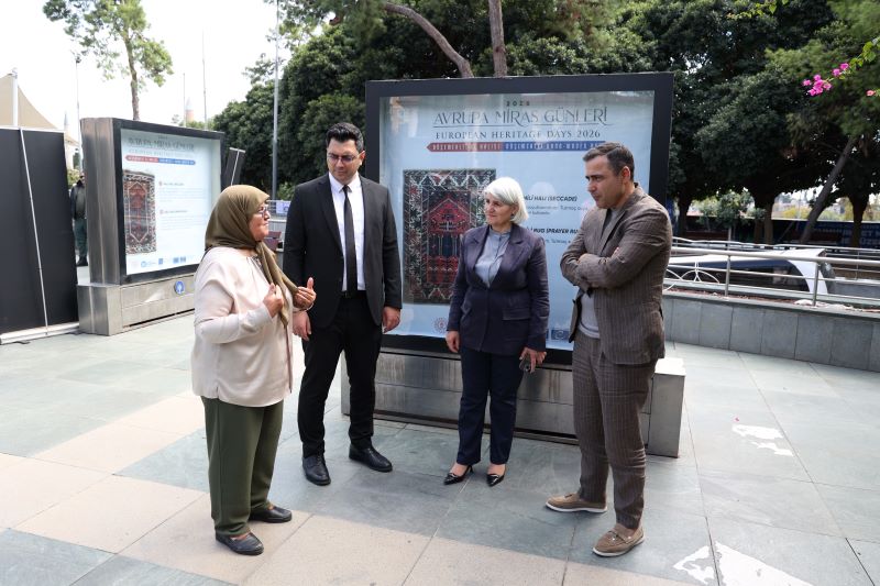 Döşemealtı halılarının hikâyesi Cumhuriyet Meydanı’nda - Toros Gazetesi