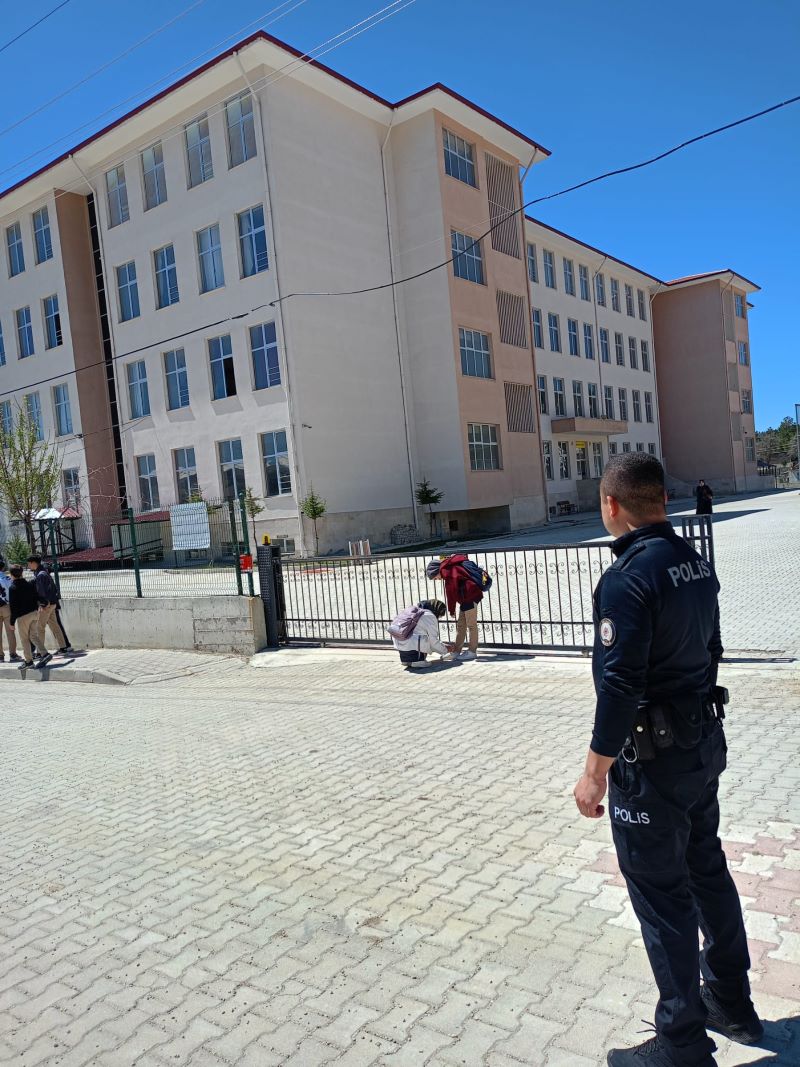 Elmalı’da okul önlerinde polis ve jandarma nöbette ! - Toros Gazetesi