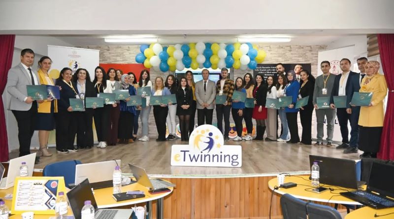 eTwinning Çalıştayı Elmalı’da yapıldı - Toros Gazetesi