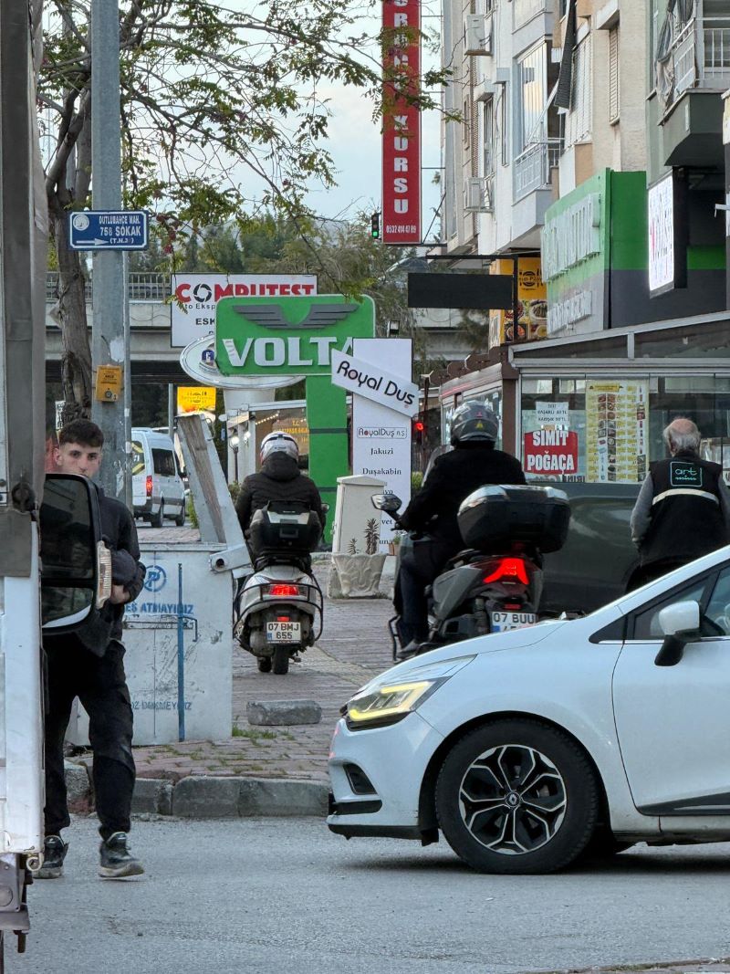 Antalya Trafiğinde Yeni Tartışma: Motosiklet Şeridi Şart mı? - Toros Gazetesi