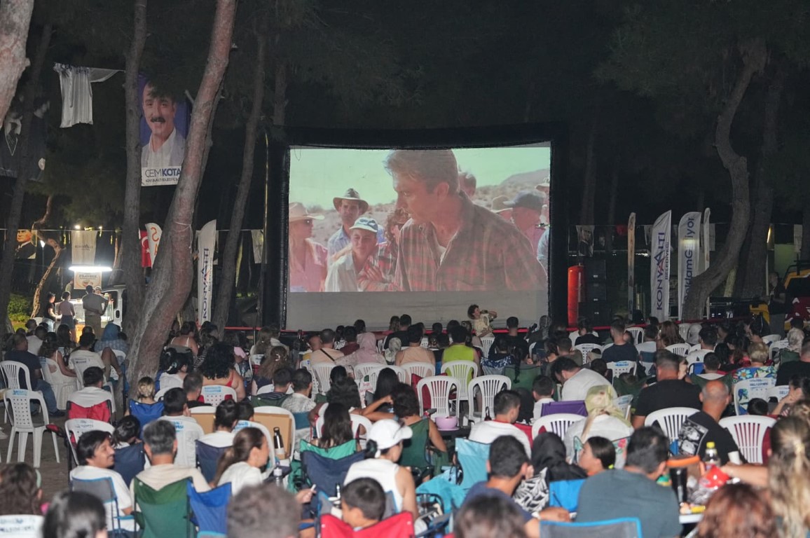 Açık havada sinema keyfi ! - Toros Gazetesi