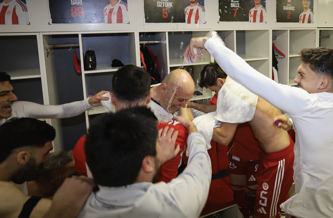 Oyunculardan Uğurlu’ya Sürpriz - Toros Gazetesi