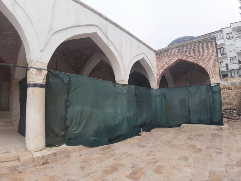 Ömer Paşa Cami avlusundaki medrese de  restorasyona ara mı verildi ? - Toros Gazetesi