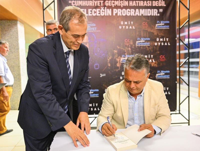 Uysal’dan, Hacısüleyman’a ‘imzalı’ kitap - Toros Gazetesi