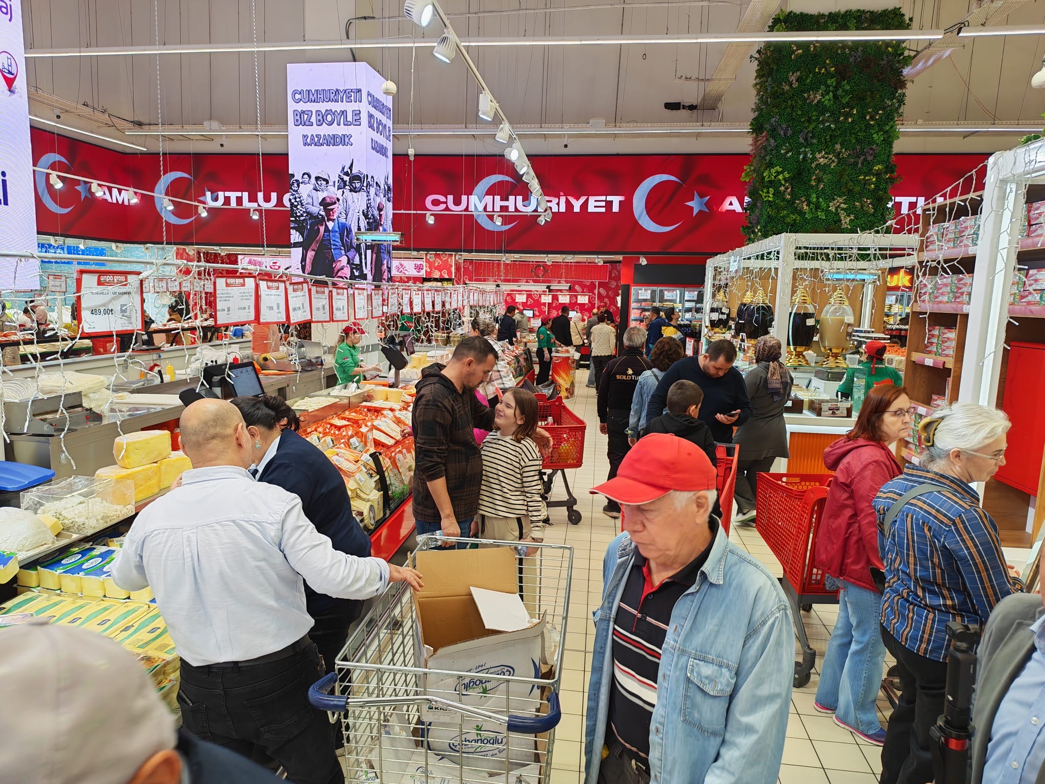 ANPA GROSS’TA 29 EKİM CUMHURİYET BAYRAMI COŞKUSU - Toros Gazetesi