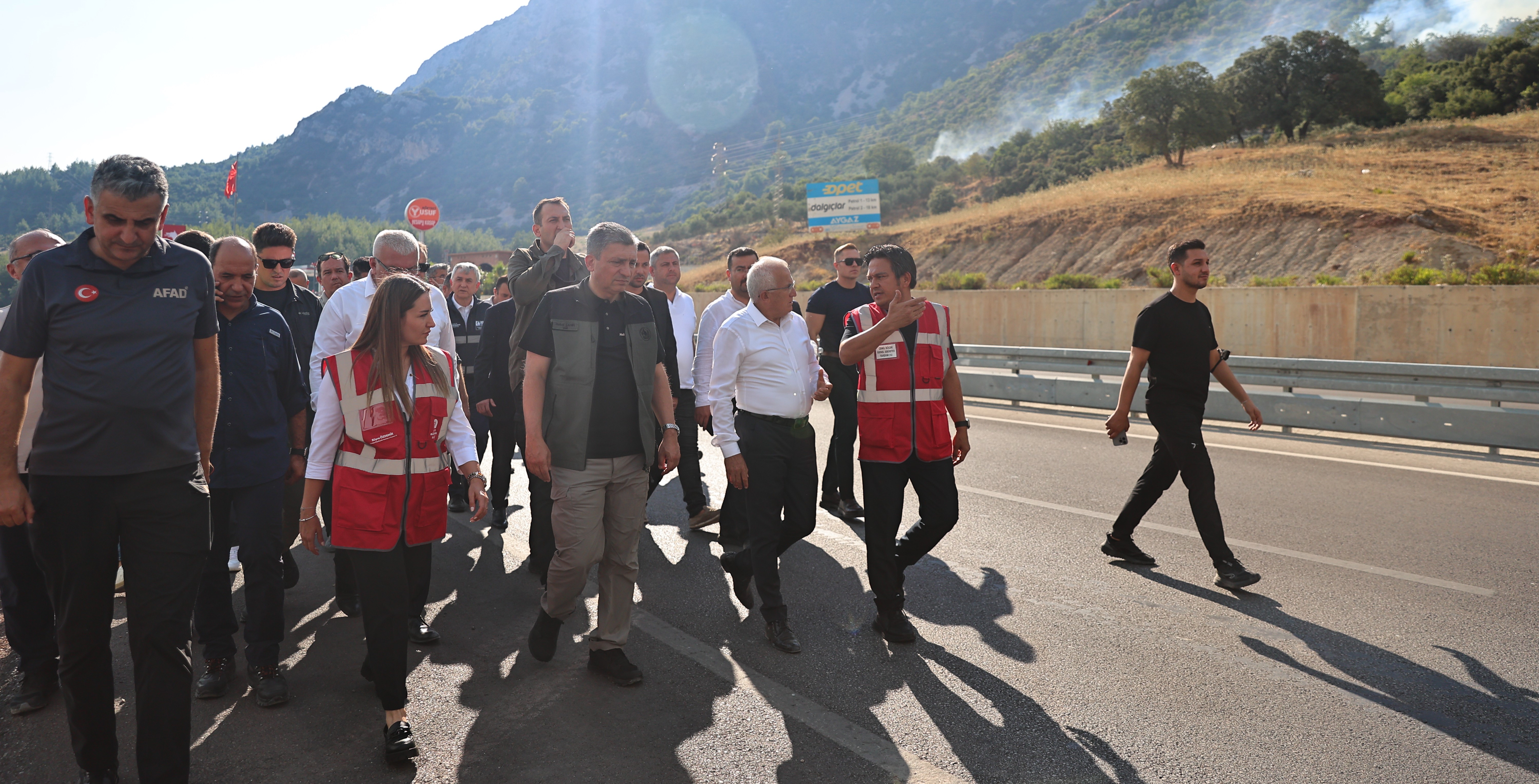 Antalya Büyükşehir ekipleri orman yangınlarını söndürme çalışmalarına seferber oldu - Toros Gazetesi