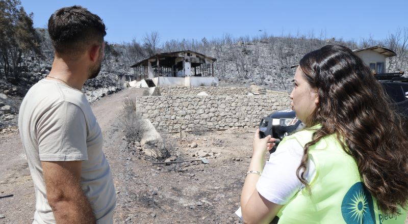 Büyükşehir yaraları sarmak için yangın bölgesinde - Toros Gazetesi