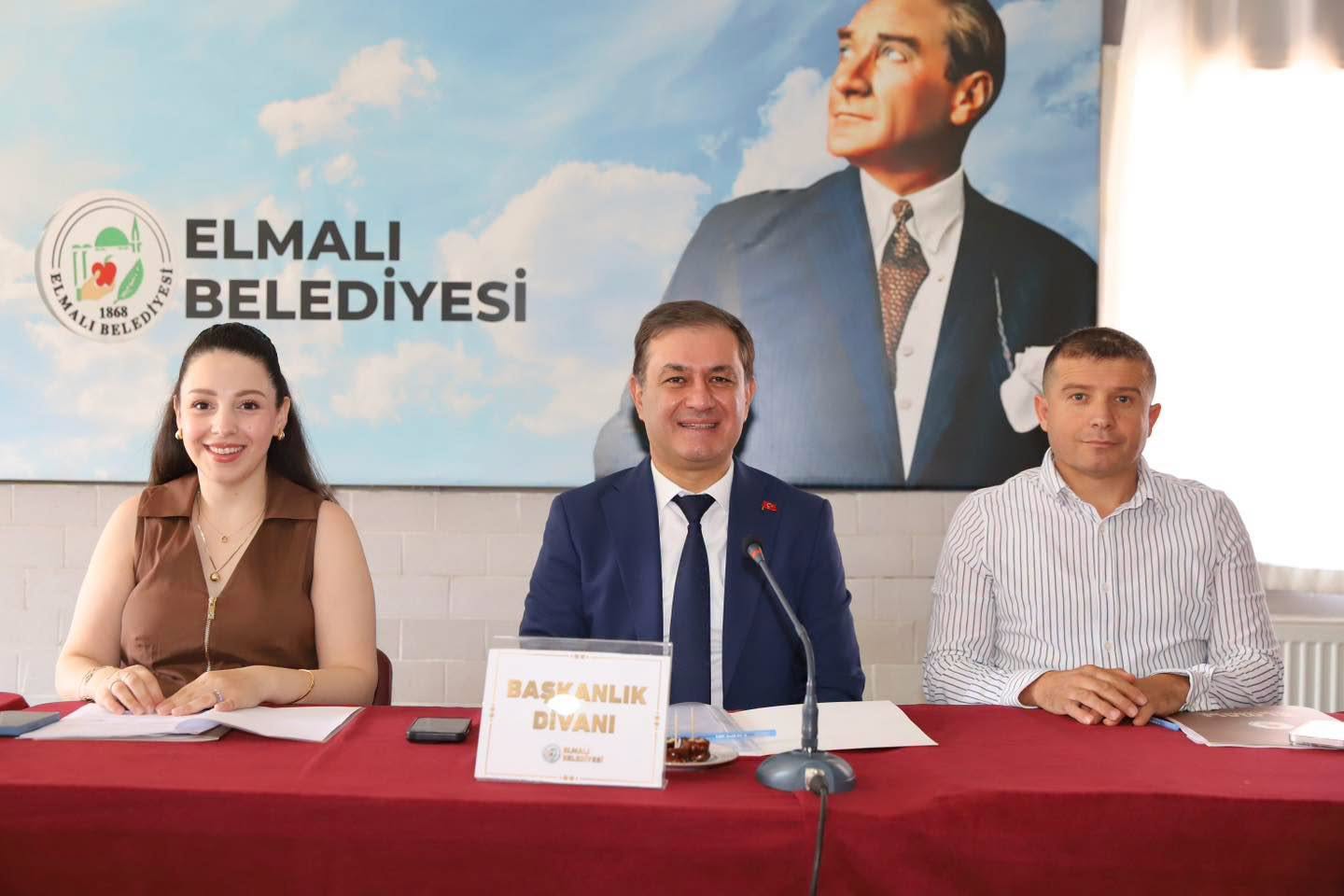 ELMALI, YARINA KİLİTLENDİ - Toros Gazetesi