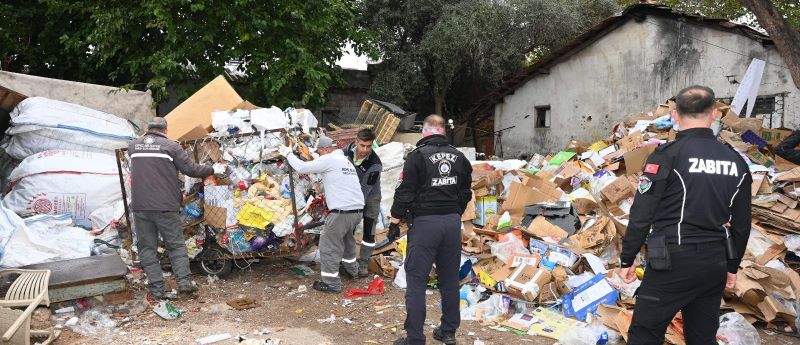 Kepez’de Çöp Ev Operasyonu: 8 Kamyon Atık Çıkarıldı - Toros Gazetesi