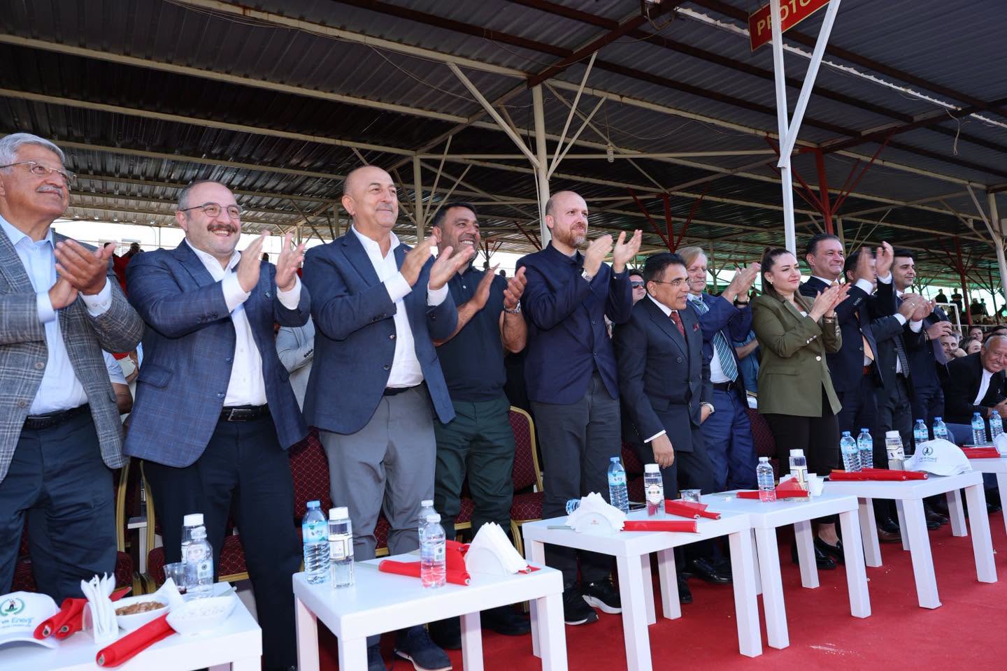Bu alkışlar kime ? - Toros Gazetesi