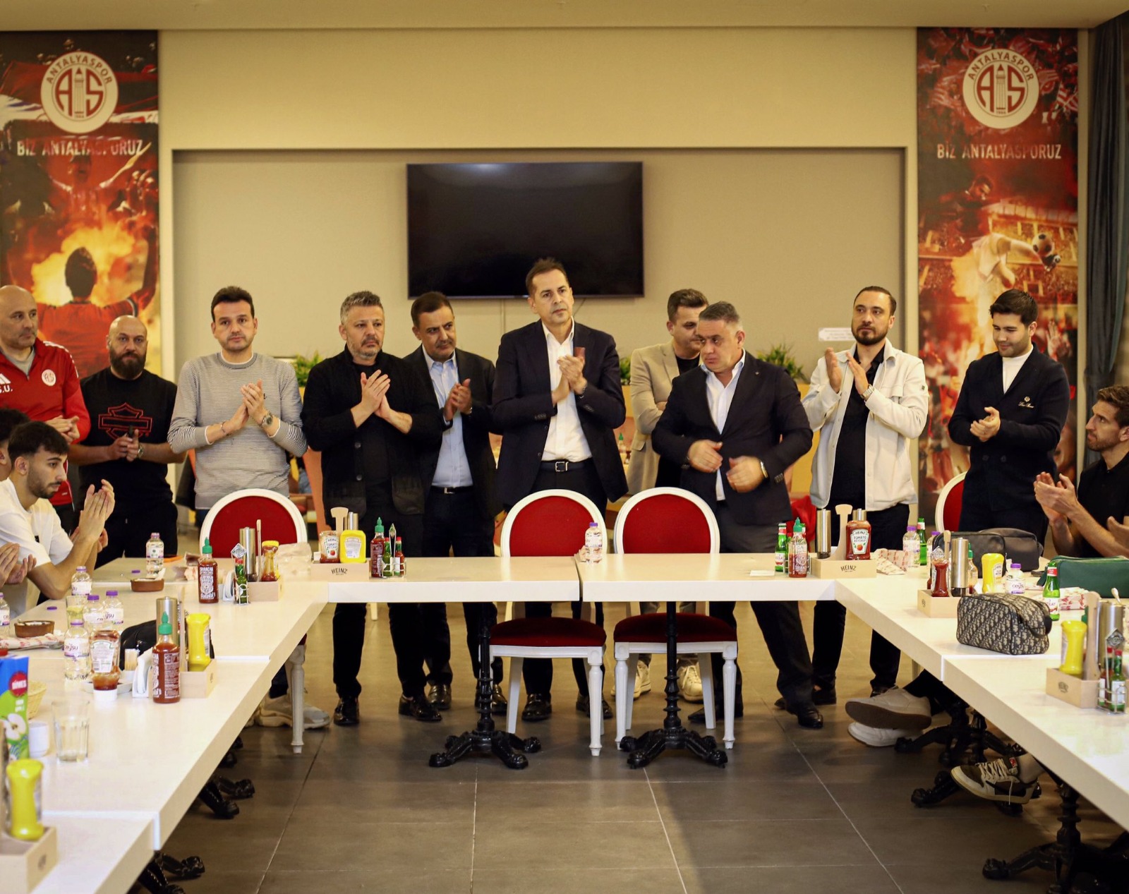 Antalyaspor Yönetiminde İlk Fire - Toros Gazetesi